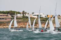 Los motrileños Ángel Ballesteros y Sonia Hidalgo, primeros del autonómico, con los canarios Gustavo y Rafael del Castillo en cabeza del IV Trofeo Aniversario Flota Snipe Cádiz