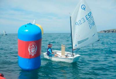 Los Optimist del RCMarítimo de Santander y Láser del CN de Hondarribia protagonizan el III Trofeo Bansander de Vela ligera