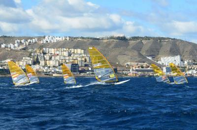 Los regatistas españoles mejoran su clasificación en la Gran Canaria Trophy Los regatistas españoles mejoran su clasificación en la Gran Canaria Trophy