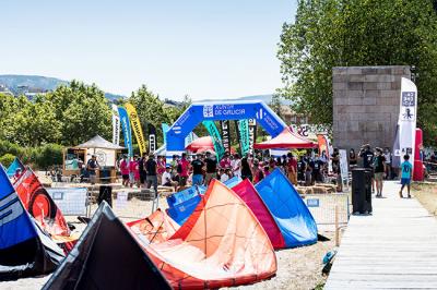 Los riders internacionales, protagonistas de la primera jornada del KiteFest Cesantes