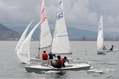 Los Snipes santanderinos disfrutaron de una espectacular jornada para la práctica de la vela en la tirada inaugural del trofeo PROINCO. Los Snipes santanderinos disfrutaron de una espectacular jornada para la práctica de la vela en la tirada inaugural del trofeo PROINCO.