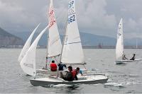 Los Snipes santanderinos disfrutaron de una espectacular jornada para la práctica de la vela en la tirada inaugural del trofeo PROINCO.