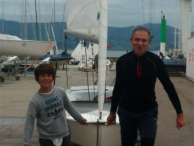Luis Abarca, patroneando el Chiqui IV se hace con la regata Juvenil “Fermin Sanchez” para la clase Snipe. Luis Abarca, patroneando el Chiqui IV se hace con la regata Juvenil “Fermin Sanchez” para la clase Snipe.