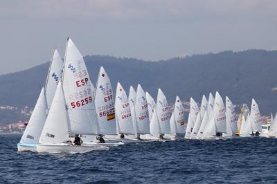 Láser, vaurien y 420, de Galicia, Asturias, Castilla-León y Portugal se citan en la ría de Vigo, en la Semana Abanca Láser, vaurien y 420, de Galicia, Asturias, Castilla-León y Portugal se citan en la ría de Vigo, en la Semana Abanca