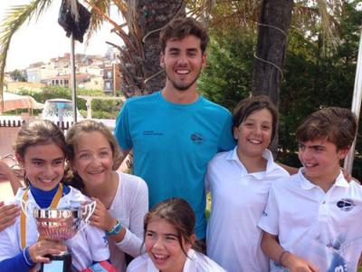 Macarena López se proclama Campeona de Cataluña de Grupo 3 de Optimist. Macarena López se proclama Campeona de Cataluña de Grupo 3 de Optimist.