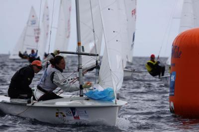 Manchón (RS:X F), Romero (Laser Radial) y los Alonso (49er), en el podio de la Semana Olímpica Francesa Manchón (RS:X F), Romero (Laser Radial) y los Alonso (49er), en el podio de la Semana Olímpica Francesa