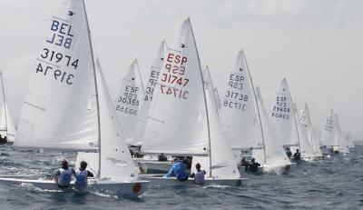 Manu Hens y Alexandre Tinoco encabezan la regata, tras dos días de competición en el campo de regata melillense.