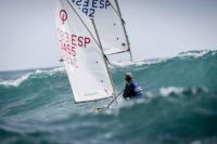 Mattos y Del Castillo empatan en cabeza del Campeonato de España de Optimist en un día de temporal