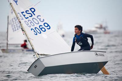 Miguel Rodríguez (CM Canido) y Pepa Bermúdez de Castro (RCN La Coruña) vencedores del Trofeo Vithas de Optimist Miguel Rodríguez (CM Canido) y Pepa Bermúdez de Castro (RCN La Coruña) vencedores del Trofeo Vithas de Optimist
