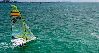 Mundial 49er, 49er FX y Nacra 17. El viento arrecia y deja a la flota en tierra en Australia Mundial 49er, 49er FX y Nacra 17. El viento arrecia y deja a la flota en tierra en Australia