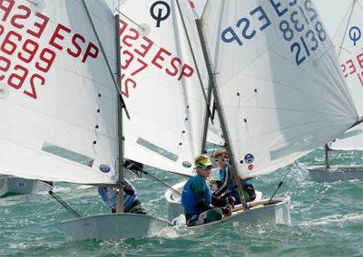 Más de 200 niños participarán en el Trofeo Valenciavela infantil - regata a favor de UNICEF Más de 200 niños participarán en el Trofeo Valenciavela infantil - regata a favor de UNICEF