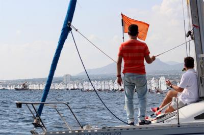 Más de 200 velas llenan la bahía de Altea en el Open Clase Optimist