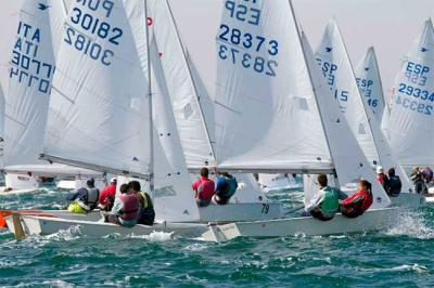 Más de 50 barcos inscritos en el Nacional de Snipe en Santiago de la Ribera