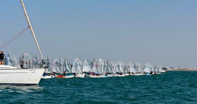 Más viento y tensión en la bahía de Cádiz en el segundo asalto al 7º Trofeo de la Hispanidad de Optimist Más viento y tensión en la bahía de Cádiz en el segundo asalto al 7º Trofeo de la Hispanidad de Optimist
