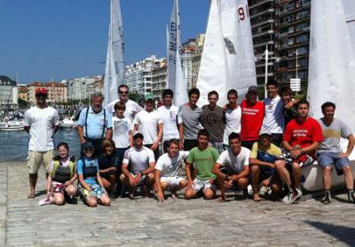 No wind no race. En blanco la primera tirada del Presidente de Cantabria de vela ligera