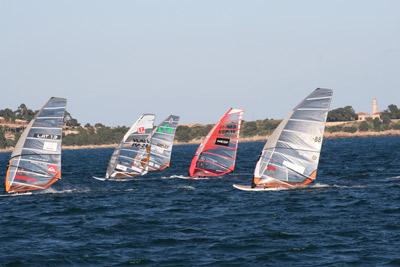 Pablo Ania, del CW Burriana, 3º en Juveniles en el Europeo de Fórmula Windsurfing Pablo Ania, del CW Burriana, 3º en Juveniles en el Europeo de Fórmula Windsurfing
