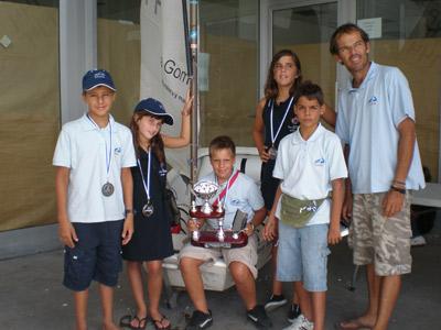Pablo Delgado, del CCNA, campeon del  trofeo Fiestas Lustrales, clase optimist c Isla de la Gomera 