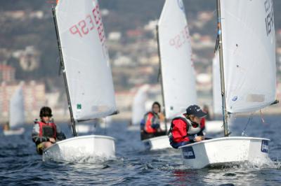 Pedro Martínez se lleva el Trofeo Caixa Galicia de Optimist conquistado en la jornada del sábado Pedro Martínez se lleva el Trofeo Caixa Galicia de Optimist conquistado en la jornada del sábado