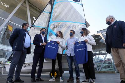 Presentado el 49erFX de Patricia Suárez y María Cantero entrenado por Antón Paz como “un proyecto de futuro y éxito para la vela gallega” Presentado el 49erFX de Patricia Suárez y María Cantero entrenado por Antón Paz como “un proyecto de futuro y éxito para la vela gallega”