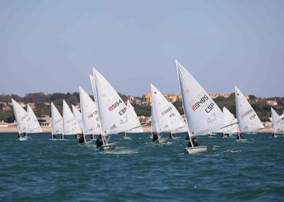 Primeros líderes de la Semana Olímpica Andaluza en la bahía de Cádiz