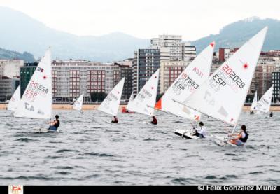 Primeros líderes del Trofeo de Verano de Vela Ligera del RCAR. Primeros líderes del Trofeo de Verano de Vela Ligera del RCAR.
