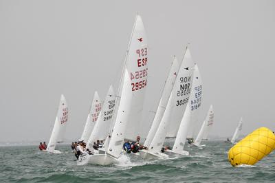 Rafael Díaz Soria y Rocío Fernández Jordán levantan la copa autonómica de Snipe en Cádiz Rafael Díaz Soria y Rocío Fernández Jordán levantan la copa autonómica de Snipe en Cádiz