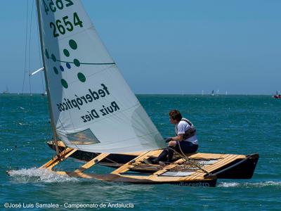 Rafael Ruiz, primer líder de la copa de Andalucía de Patín a Vela