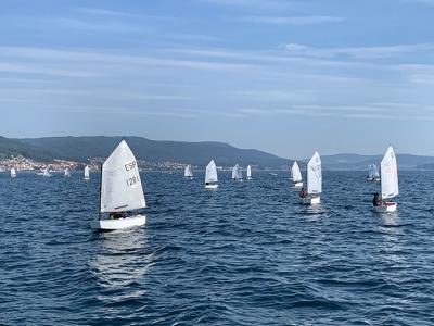 Reparto de oros entre A Coruña y Sanxenxo en la Regata Sostenible Real Club Mar Aguete – Trofeo Concello de Marín para Optimist