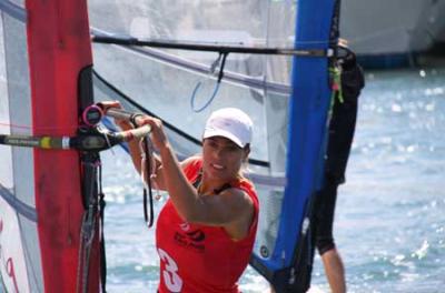 Retirada provisional de Blanca Manchón en Holanda. El Nacra 17 de Iker y Tara en tierra por exceso de viento Retirada provisional de Blanca Manchón en Holanda. El Nacra 17 de Iker y Tara en tierra por exceso de viento