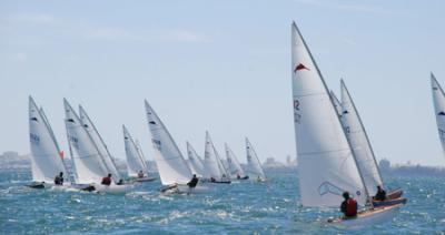 Santiago Nieto y Ramón Calero resuelven con imbatibilidad las complicadas condiciones de mar y viento que acompañaron este fin de semana a las Ligas de Catamarán y Patín a Vela Santiago Nieto y Ramón Calero resuelven con imbatibilidad las complicadas condiciones de mar y viento que acompañaron este fin de semana a las Ligas de Catamarán y Patín a Vela