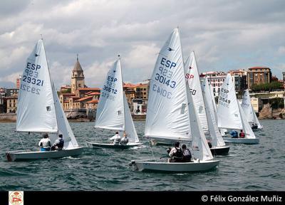 Se celebró en aguas de la bahía de Gijón, el VI Trofeo de San Pedo de Vela Ligera Se celebró en aguas de la bahía de Gijón, el VI Trofeo de San Pedo de Vela Ligera