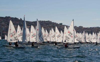 Segundo día de regatas de la Eurolaser Cup con sol, altas temperaturas y un Eolo tardón Segundo día de regatas de la Eurolaser Cup con sol, altas temperaturas y un Eolo tardón