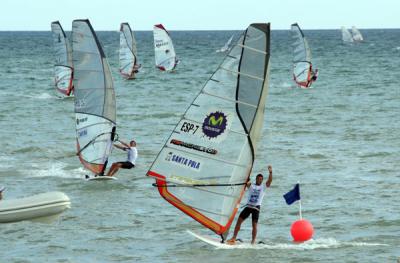 Steve Allen y Marta Hlavaty ganan el Mundial de Santa Pola en una emocionante última manga Steve Allen y Marta Hlavaty ganan el Mundial de Santa Pola en una emocionante última manga