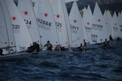 Tara Pacheco y Berta Betanzos en 470F y Lucía Reyes en Laser Radial, primeras líderes de la Palamón-Chritsmas Race Tara Pacheco y Berta Betanzos en 470F y Lucía Reyes en Laser Radial, primeras líderes de la Palamón-Chritsmas Race