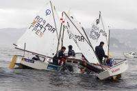 Todo sigue igual en el Meeting Pescanova de Optimist,tras una jornada donde Eolo no asistió