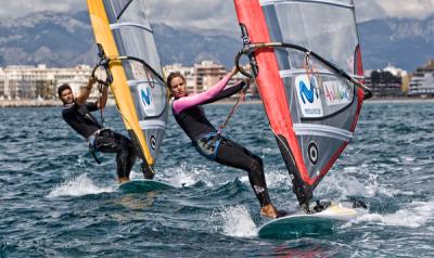 Tras una merecida jornada de descanso, este jueves los windsurfistas volverán a luchar en aguas de Tel Aviv