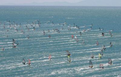 Tres windsurfistas de Castellón participaran en la DEFI-WIND la prueba más multitudinaria de Windsurf Tres windsurfistas de Castellón participaran en la DEFI-WIND la prueba más multitudinaria de Windsurf
