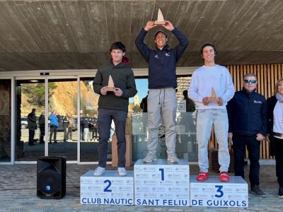 Triplete de los regatistas de Ilca 4 del Club Nàutic Cambrils en el podio masculino de la X Guíxols Cup Triplete de los regatistas de Ilca 4 del Club Nàutic Cambrils en el podio masculino de la X Guíxols Cup