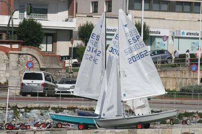 Un amago de NE dejó a la flota Snipe clavada en la rampa de Puerto Chico. Un amago de NE dejó a la flota Snipe clavada en la rampa de Puerto Chico.