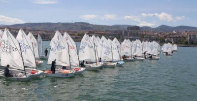 Una gran fiesta de la vela ligera en el Abra Una gran fiesta de la vela ligera en el Abra