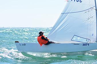 Vicente Climent, primer líder de la 22º Liga de Patín a Vela