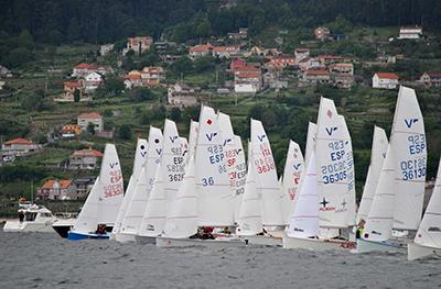 Vieitez y Figueiras supieron aguantar la presión final y se llevan el 51 Nacional de Vaurien Vieitez y Figueiras supieron aguantar la presión final y se llevan el 51 Nacional de Vaurien