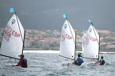 Vilagarcía toma la iniciativa en el Campeonato Gallego de Optimist por Equipos Vilagarcía toma la iniciativa en el Campeonato Gallego de Optimist por Equipos