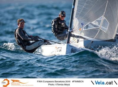 Vujasinovic consolida su liderato en el Europeo de Finn de Barcelona Vujasinovic consolida su liderato en el Europeo de Finn de Barcelona