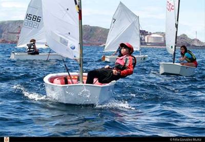 Álvaro Pérez (Optimis)t, Jaime Álvarez-Hevia e Irene Fernández en Laser y José Palacio y Carlos Ordoñez en Snipe dominan en Gijón Álvaro Pérez (Optimis)t, Jaime Álvarez-Hevia e Irene Fernández en Laser y José Palacio y Carlos Ordoñez en Snipe dominan en Gijón
