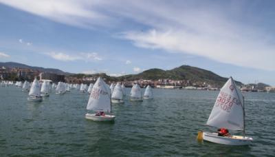 Últimos ganadores del año en vela ligera en las aguas del Abra Últimos ganadores del año en vela ligera en las aguas del Abra