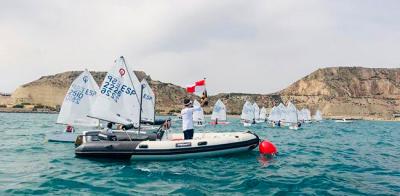 “El Tiro” del RCRA resurge con el nuevo equipo técnico y un aumento más que considerable de la flota de regatistas. “El Tiro” del RCRA resurge con el nuevo equipo técnico y un aumento más que considerable de la flota de regatistas.
