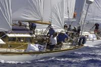 ‘Yanira’ da la sorpresa en Clásicos superando al ‘Stormvogel’ en la VI Copa del Rey de Barcos de Época