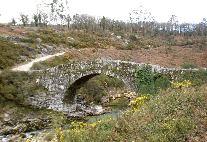 Puente románico de Liñares Puente románico de Liñares