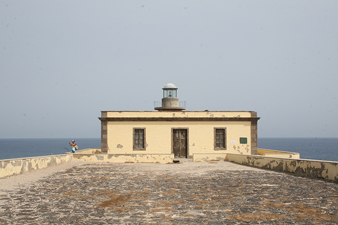 Faro y terraza para recogida de pluviales Faro y terraza para recogida de pluviales